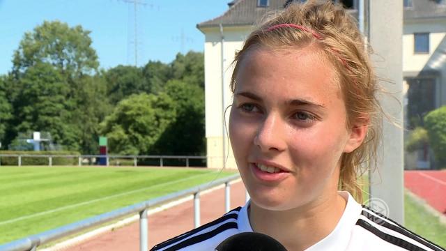 10.07.2015 // Fußball // Frauen // U 19-Frauen Laura Freigang: Mit Spaß und ...